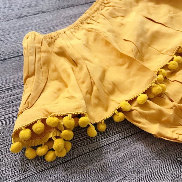 🌟🌟Bright yellow off shoulder crop top - Picture 4 of 4